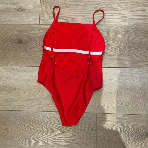 Billabong one piece red - Picture 2 of 4
